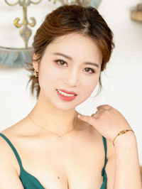 Asian woman Mengmeng (Meng) from Xi'an, China