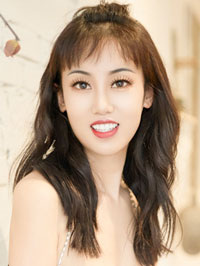 Asian woman Xinya (Ya) from Xi'an, China