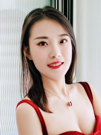 Asian woman Jingqing (Qing) from Yizhou, China