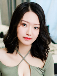 Asian woman Yifan (Fan) from Taiyuan, China