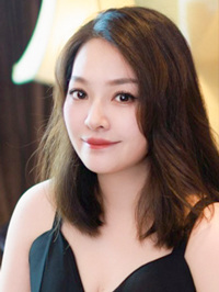 Asian woman Jianfen (Fen) from Shanghai, China