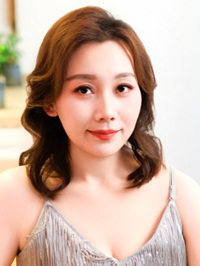 Asian woman Xiaofeng (Feng) from Hefei, China