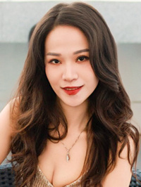 Asian woman Bingnuo (Nuo) from Shanghai, China