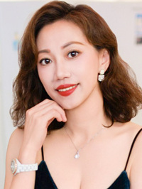 Asian woman Fangyuan (Yuan) from Shanghai, China