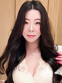 Asian woman Yichun from Xiangfan, China