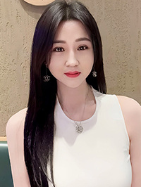 Asian woman Yuelu from Xiangfan, China