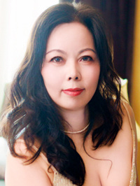 Asian woman Zongping (Ping) from Shanghai, China
