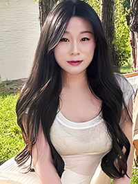 Asian single Qin from Wuhan, China