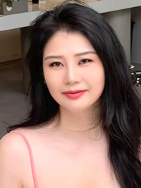 Asian woman Yunhui (Selena) from Shenzhen, China