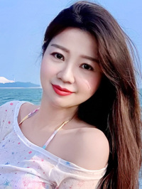Asian woman Yanyan (Jennifer) from Guangzhou, China