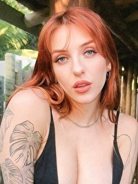 Latin single Victoria from Buenos Aires, Argentina