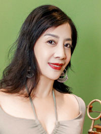 Asian woman Shandong (Dong) from Shanghai, China
