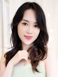 Asian woman Yiying (Ying) from Shanghai, China