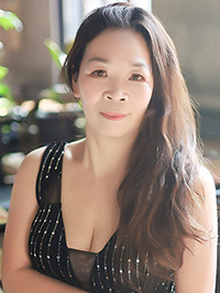 Asian woman Xiaorong (Rong) from Zhengzhou, China