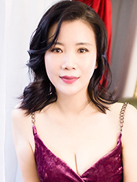 Asian woman Hong (Hong) from Shanghai, China