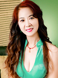 Asian woman Ya (Ya) from Shanghai, China