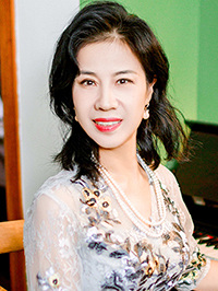 Asian woman Jianfang (Fang) from Hangzhou, China