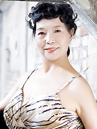 Asian woman Chunzhi (Zhi) from Zhengzhou, China