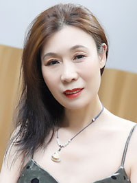 Asian woman Xiaofeng (Feng) from Zhengzhou, China