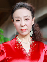 Asian woman Yuehua (Hua) from Zhengzhou, China