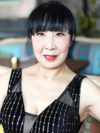 Asian woman Fenglian (Lian) from Zhengzhou, China