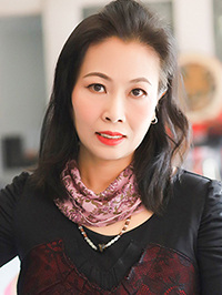 Asian woman Tongying (Ying) from Zhengzhou, China