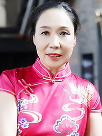 Asian woman Xinmin (Min) from Zhengzhou, China