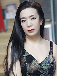 Asian woman Jianhong (Hong) from Zhengzhou, China