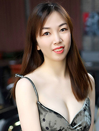Asian woman Dandan (Dan) from Zhengzhou, China