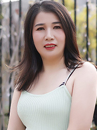 Asian woman Guoling (Ling) from Zhengzhou, China