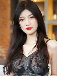 Asian woman Mengke (Ke) from Zhengzhou, China