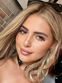 European single Alicia from Barcelona, Spain