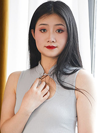 Asian woman Xiyi (Yi) from Chengdu, China