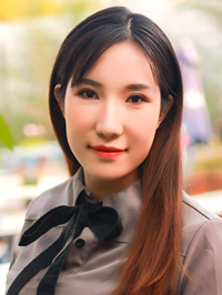 Asian woman Xiaorong (Rong) from Zhengzhou, China