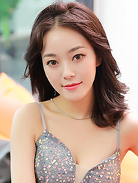 Asian woman Qianyao (Yao) from Chongqing, China