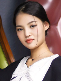 Asian woman Yunzhu (Zhu) from Zhengzhou, China