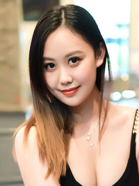 Asian woman Yanyue (Yue) from Linzhou, China