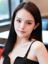 Asian woman Xueyang (Yang) from Zhengzhou, China