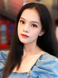 Asian woman Zhenyu (Yu) from Zhengzhou, China