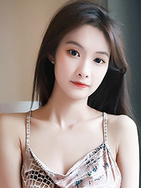 Asian woman Lingling (Ling) from Chengdu, China