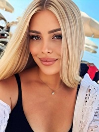 European single Violeta from Timişoara, Romania