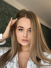 Ukrainian single Anastasia from Alekseyevo-Druzhkovka, Ukraine