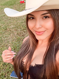 Latin single Melany Melissa from San José, Costa Rica
