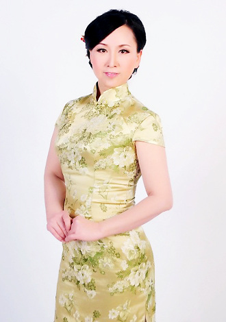 Asian bride Fang from Liuzhou