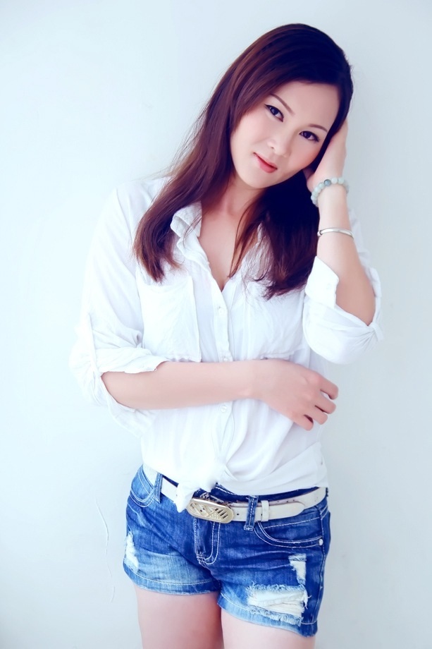 Single girl Yuyun (Viki) 44 years old