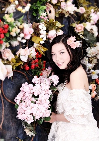 Asian bride Lichang from Hushan