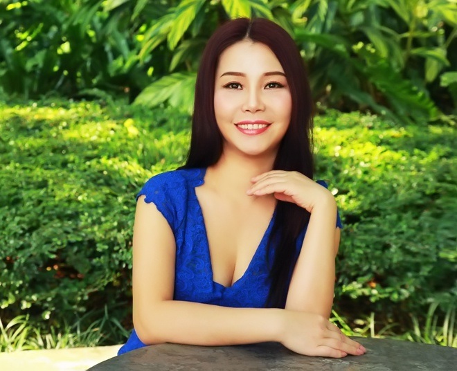 Asian bride Zheng from Linzhou