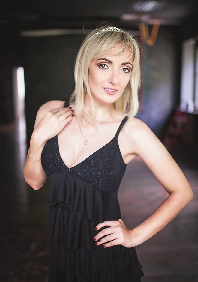 Single girl Julia 38 years old