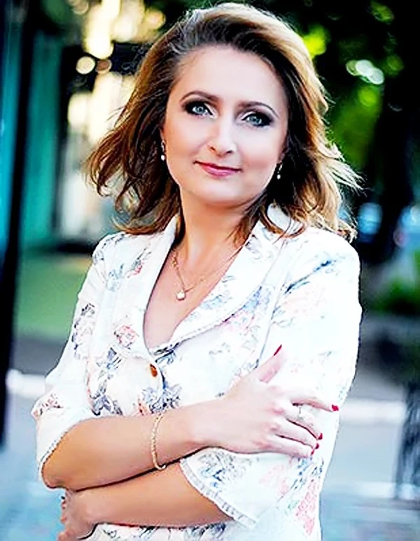 Single girl Yulia 50 years old