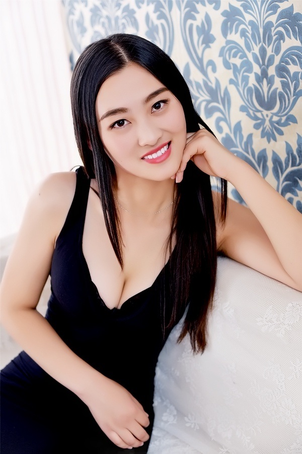 Single girl SiQi (Clara) 30 years old